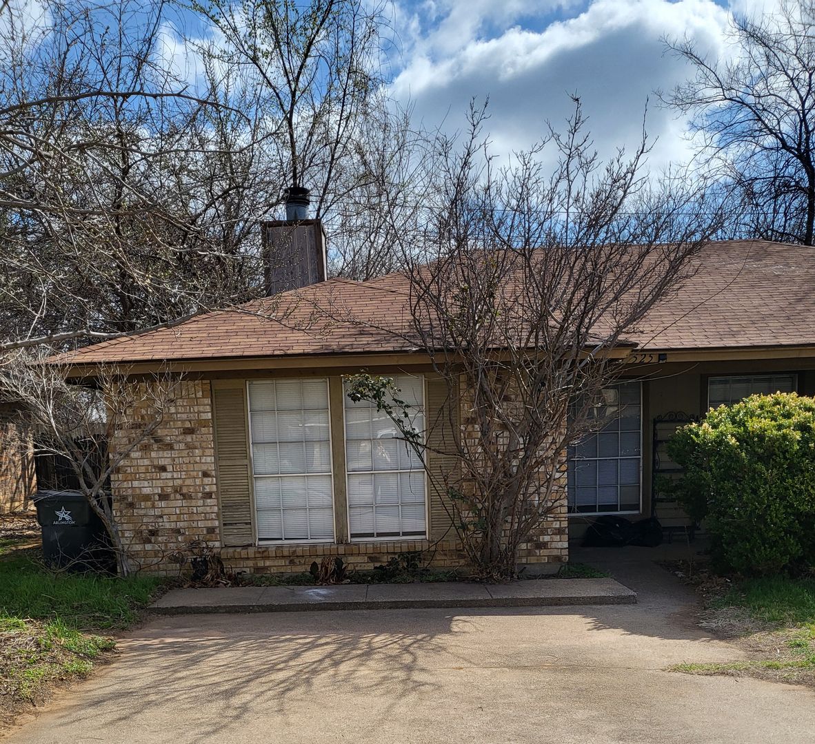 Arlington House: 525 Claire Ct