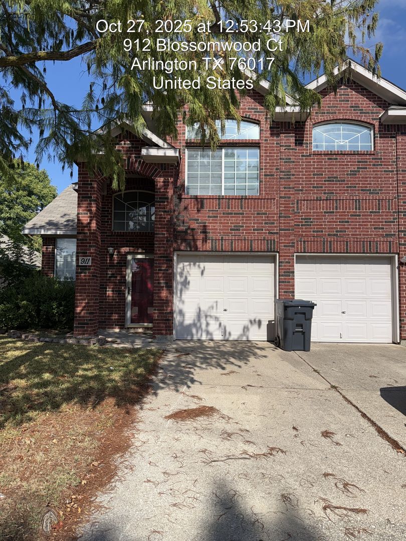 Arlington House: 911 Blossomwood Ct