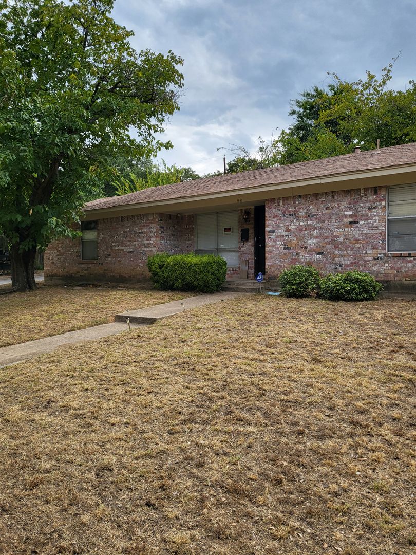 Fort Worth House: 1551 Pamela Ln