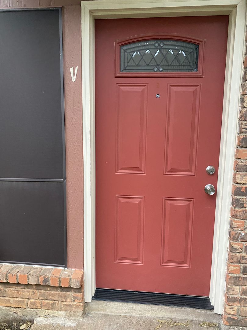 Arlington Townhome: 2414 W Abram, Apt V