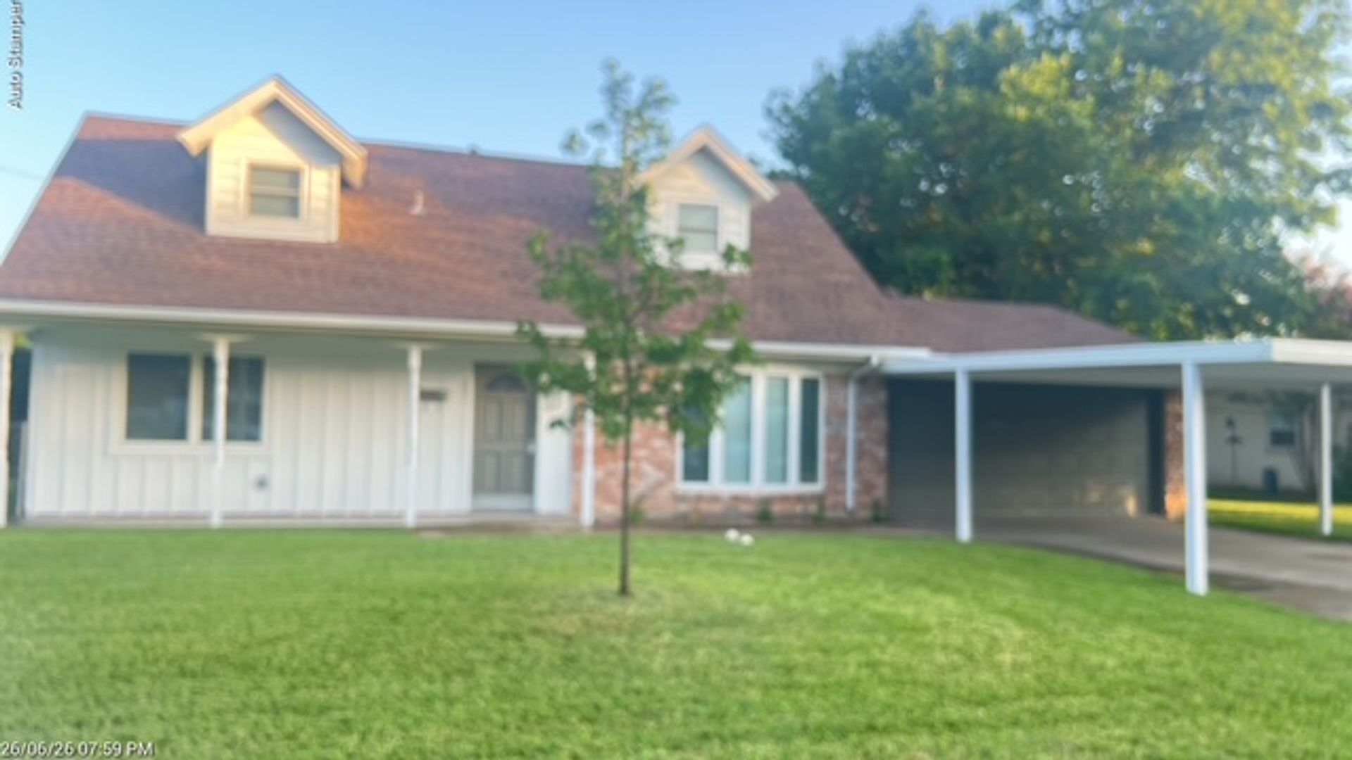 Saginaw House: 201 Straw Rd