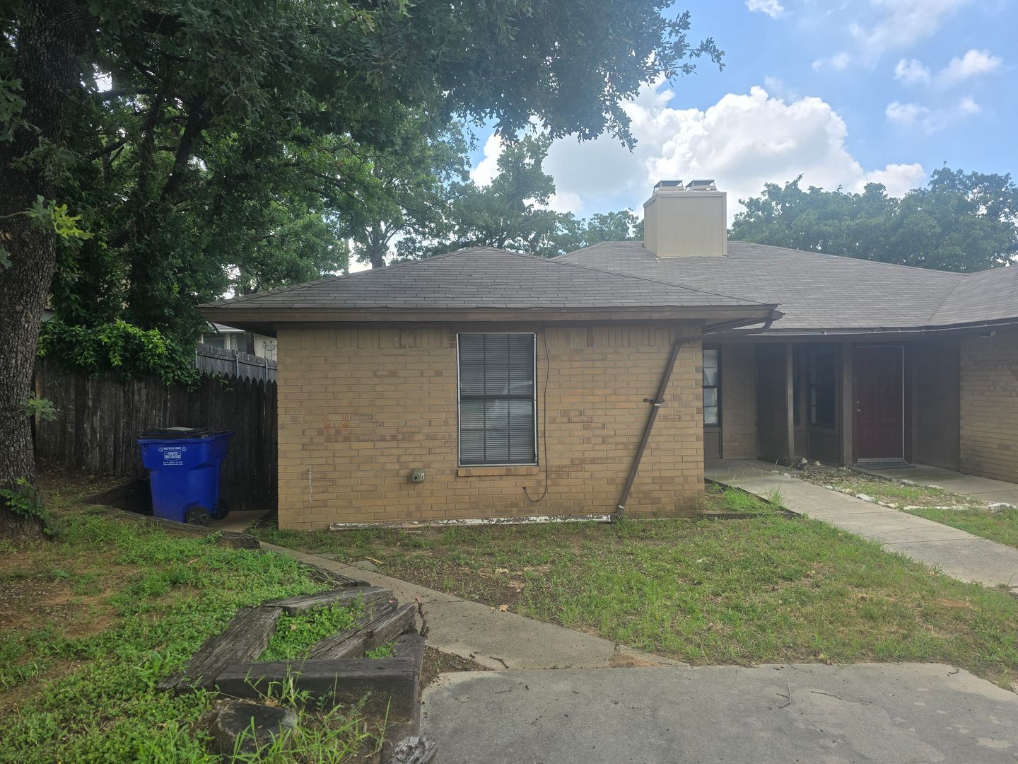 Kennedale House: 716 Woodland Ct