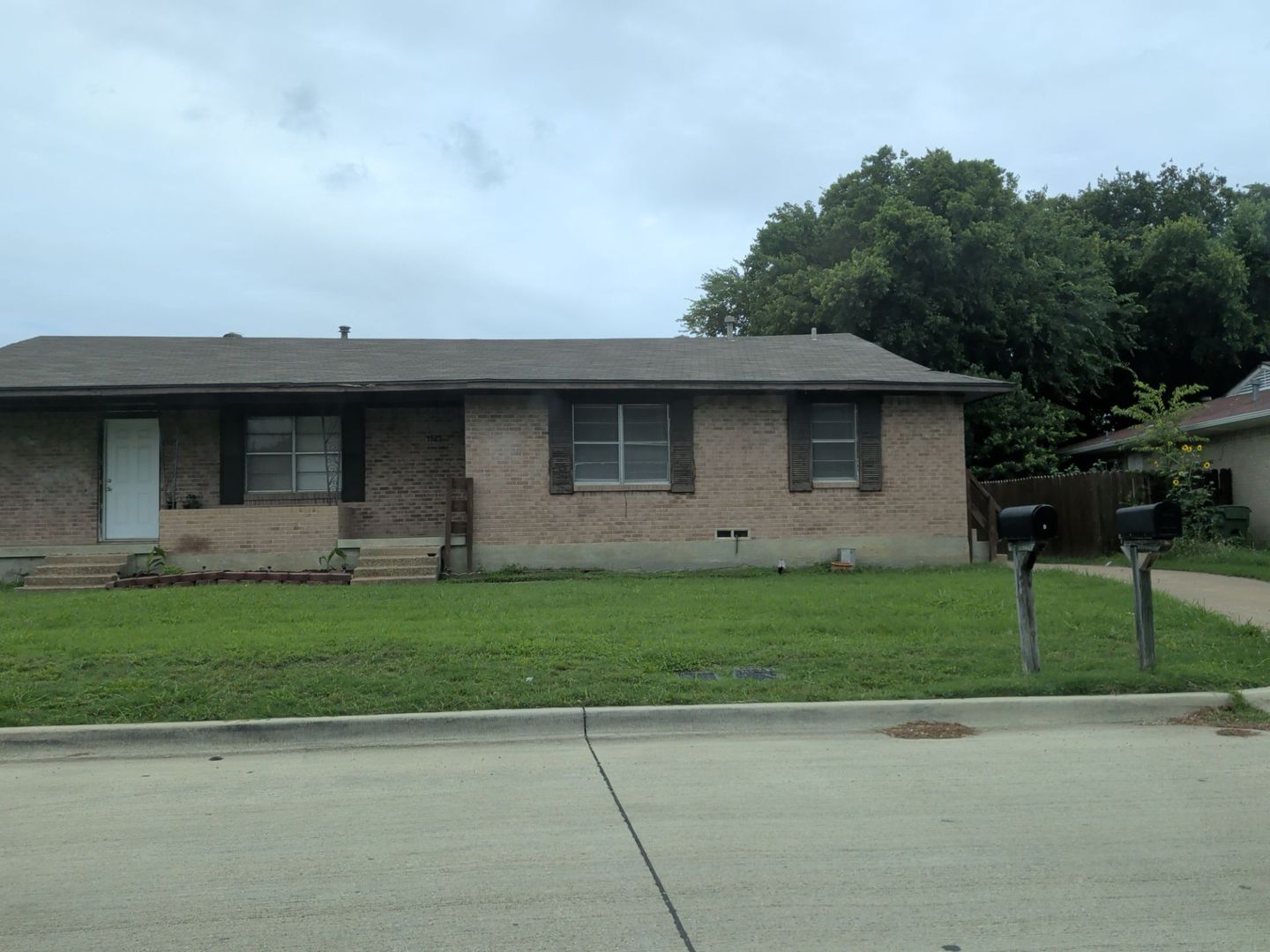 Arlington House: 1905 Kent Dr, Apt B