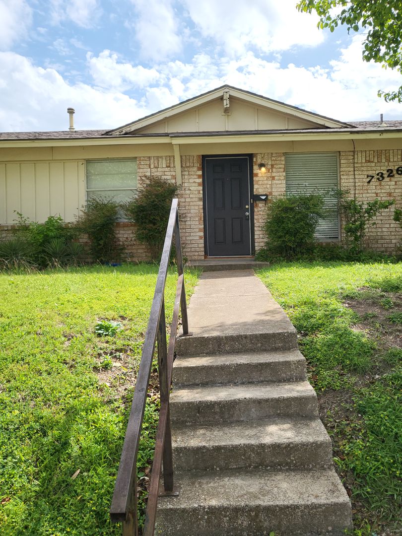 Dallas House: 7326 Harold Walker