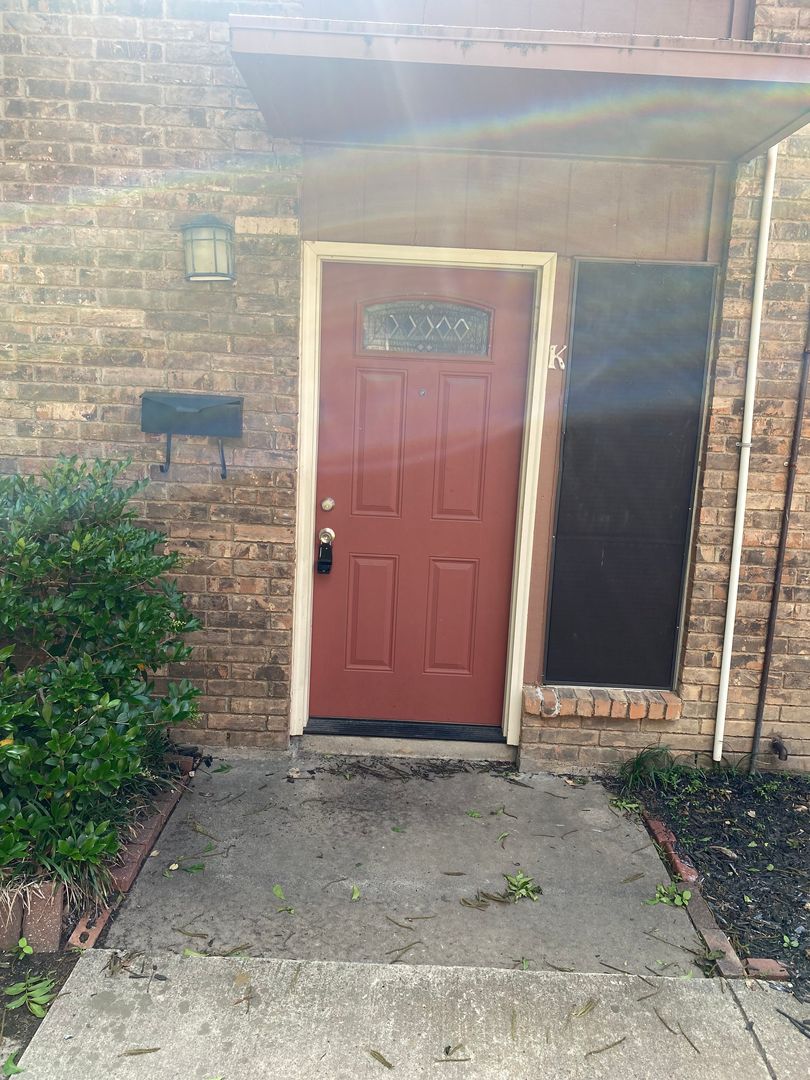 Arlington Townhome: 513 S Bowen Rd, Apt K