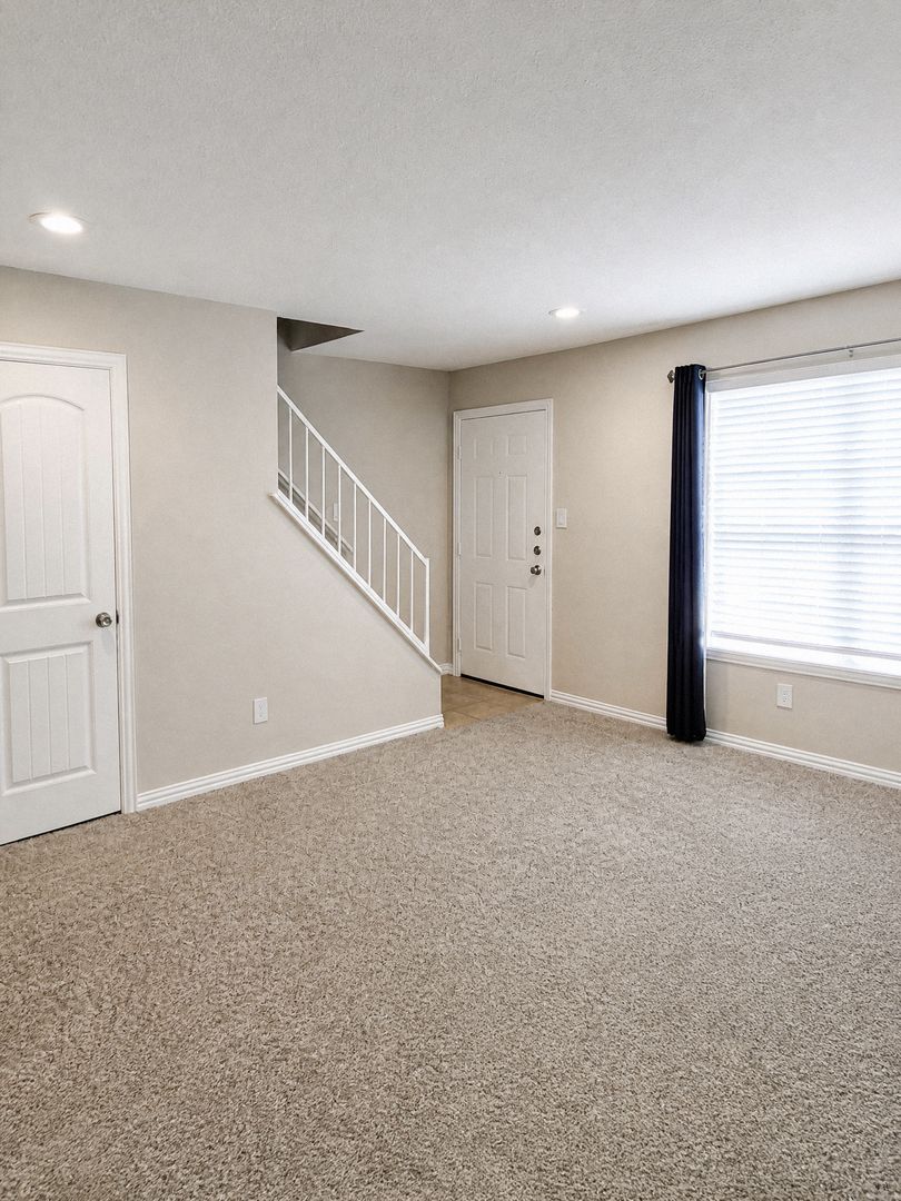 Arlington House: 2016 Paisley Dr, Apt E