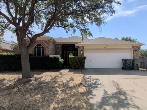 4819 Brady Ct Arlington, TX 76018 – photo 1