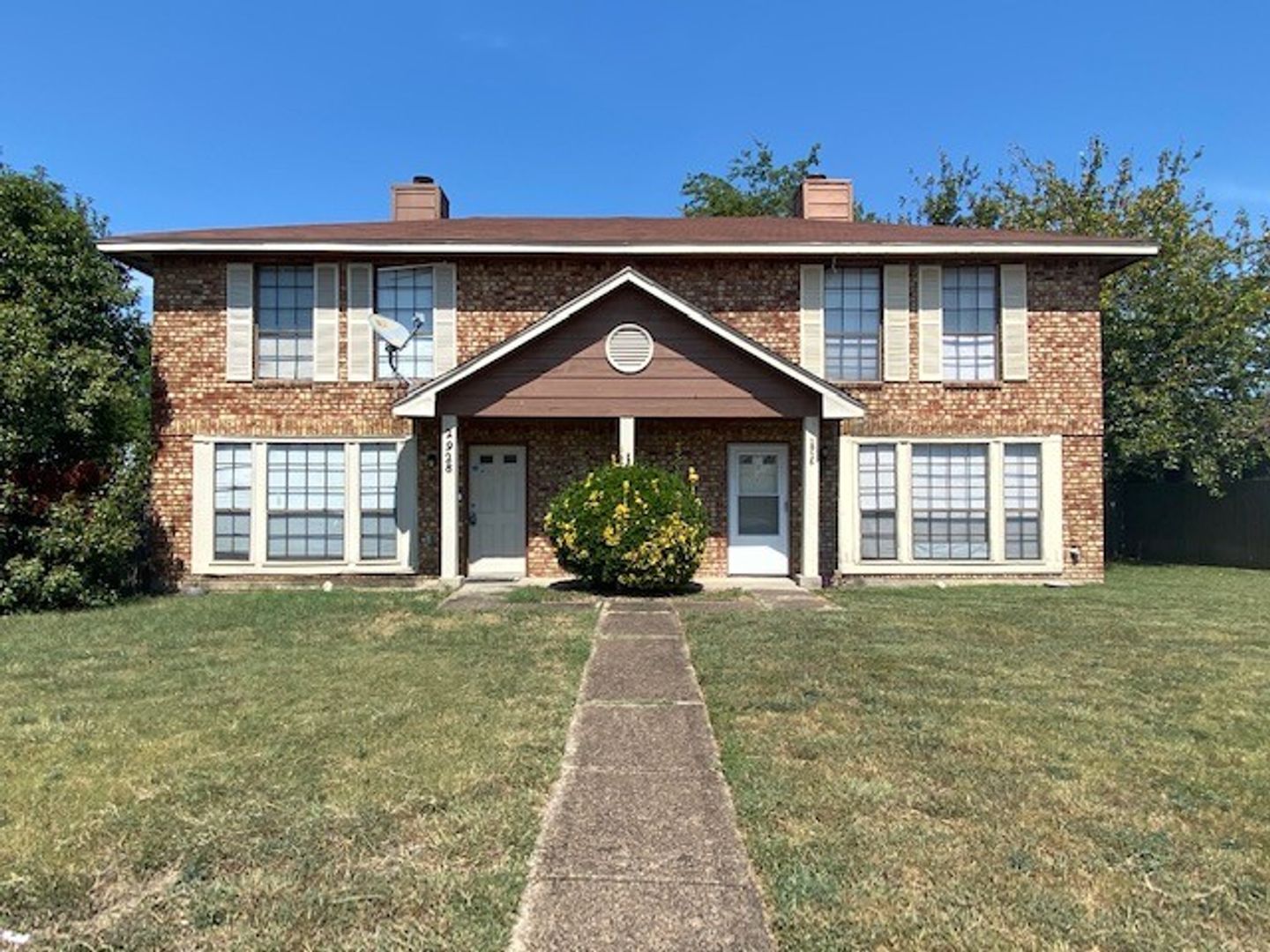 Lancaster House: 2928 Stonycroft Dr