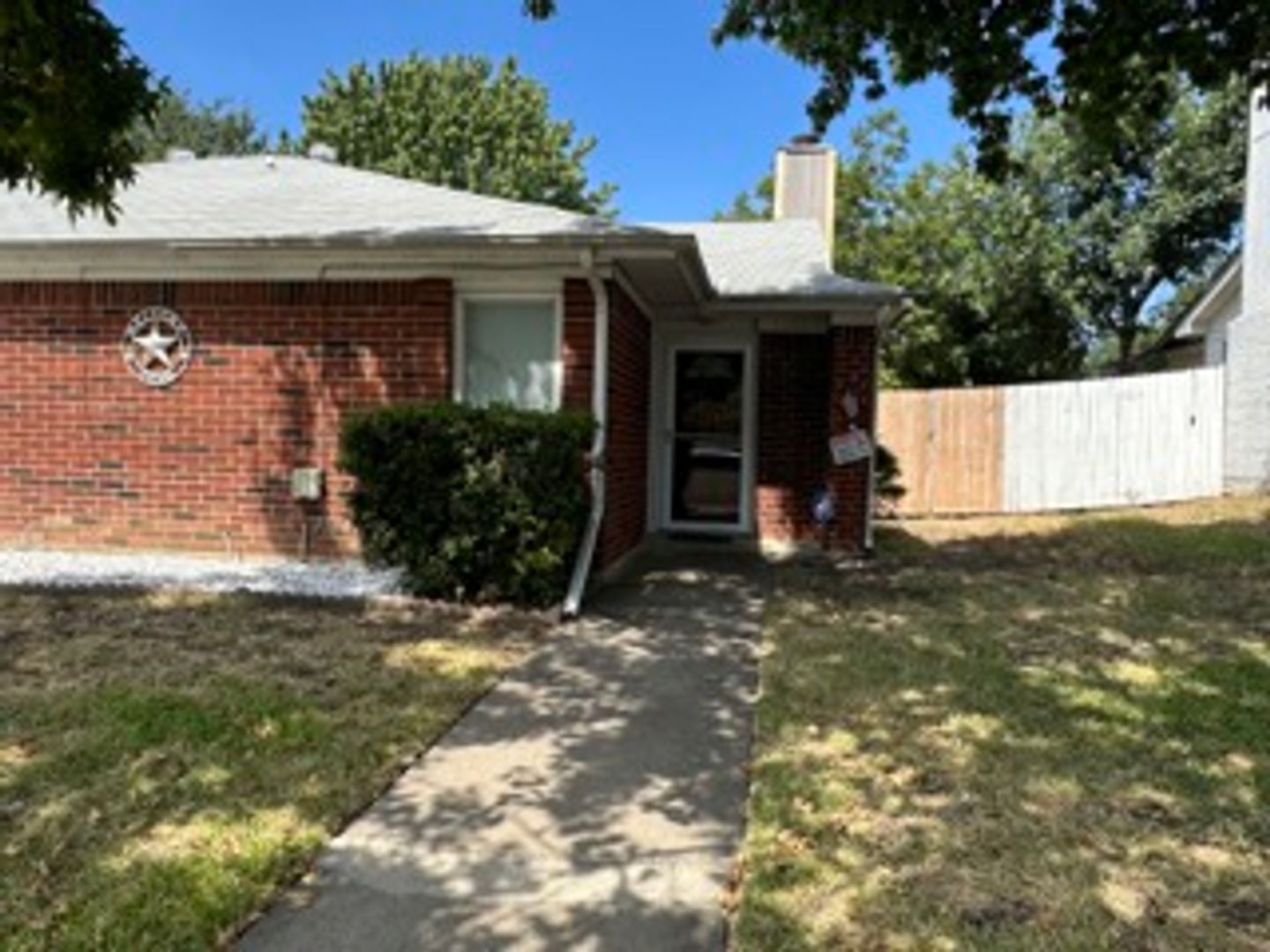 Arlington House: 5812 Falconcrest Dr