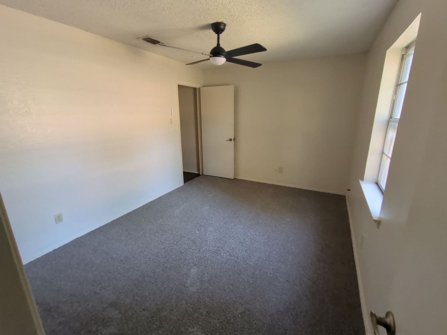 5541 Wood View 3 of 8