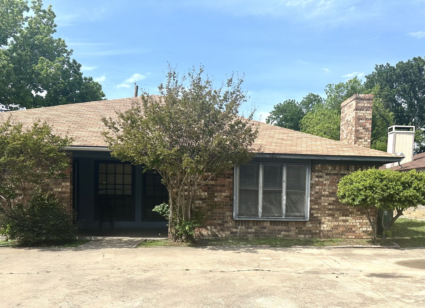 Arlington House: 1007 Southmoor Dr