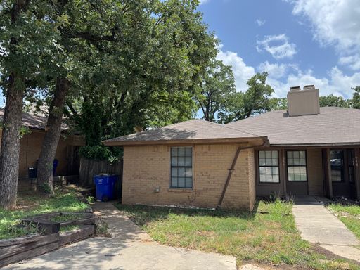 716 Woodland Ct, Kennedale, TX 76060