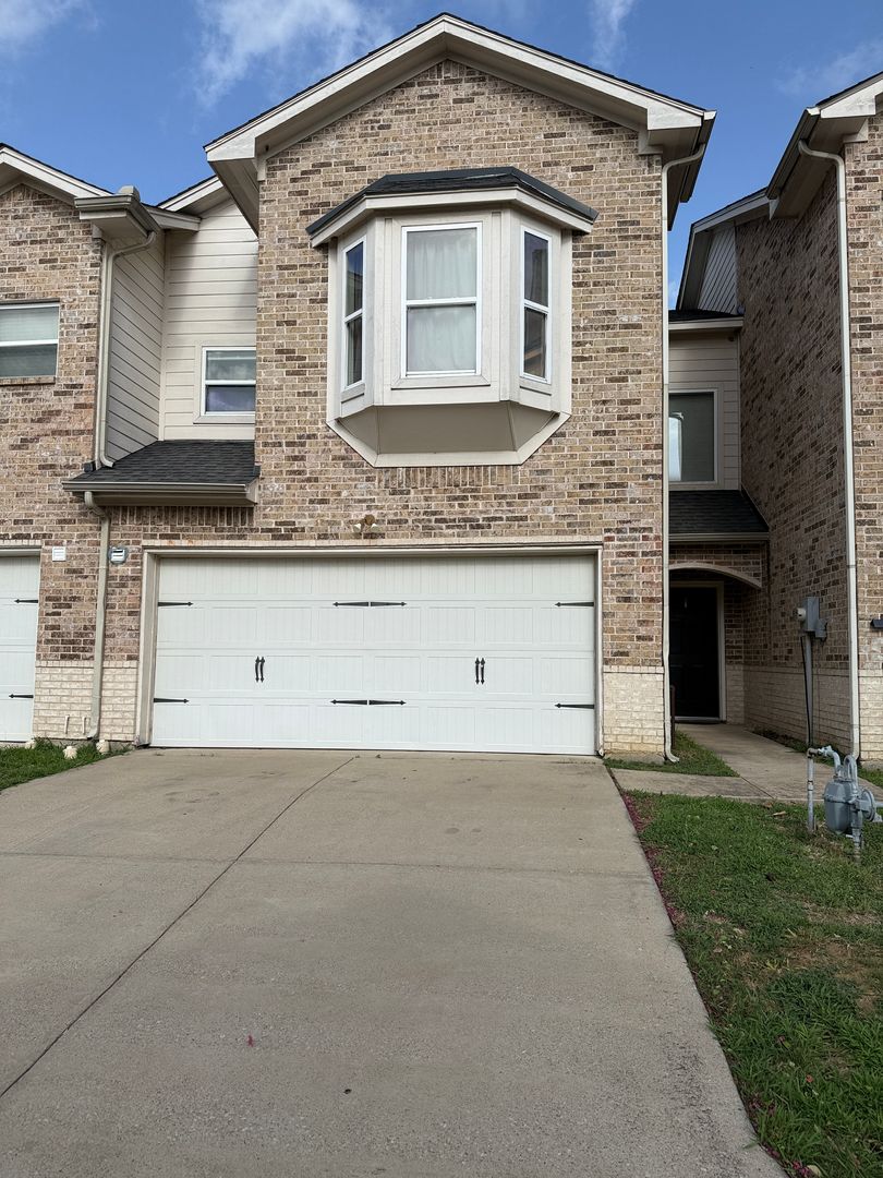 Arlington House: 2802 Pasadena Ln