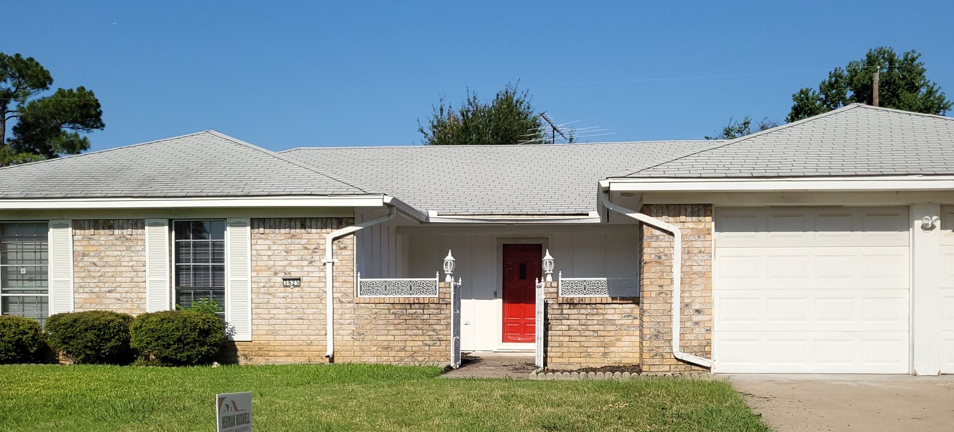 Bedford House: 3625 Stephenson Dr