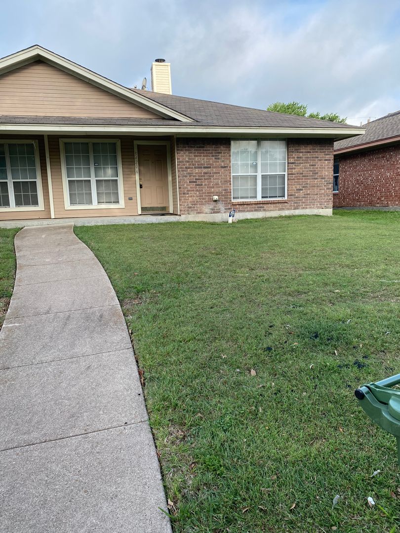 Arlington House: 5420 Creekridge, Apt A