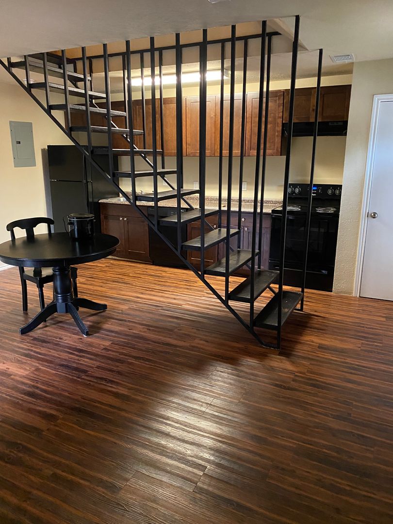 Arlington Townhome: 509 S Bowen Rd, Apt B