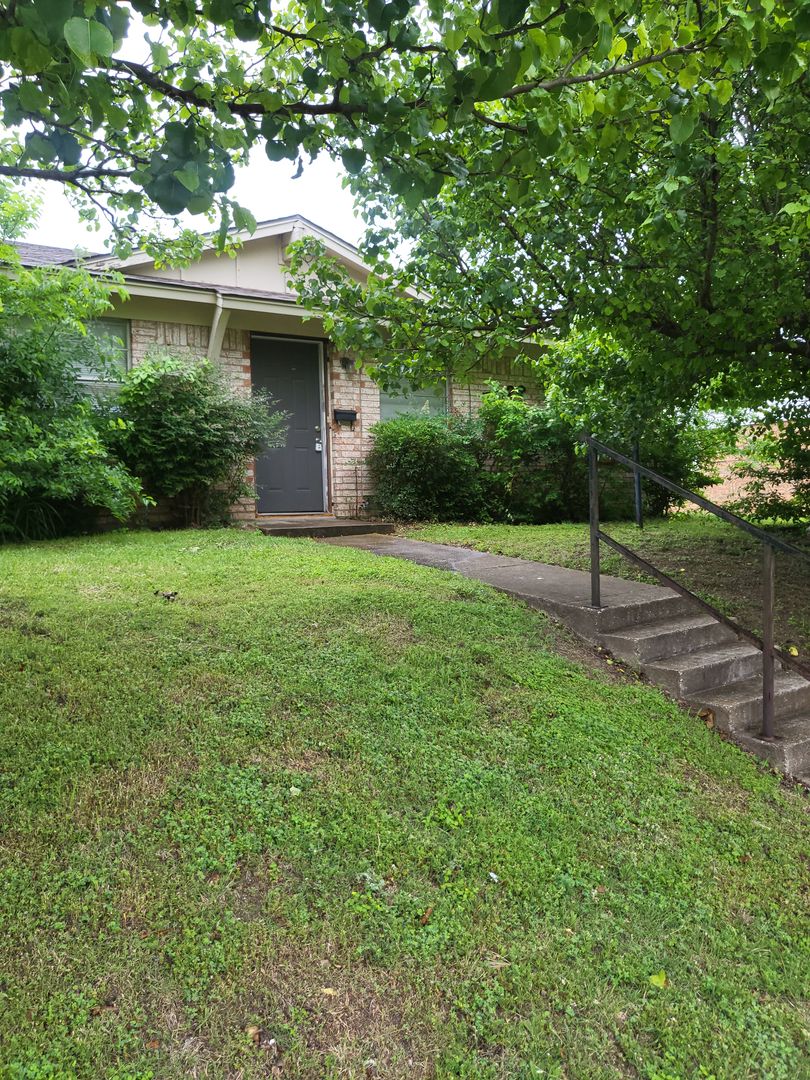 Dallas House: 7326 Harold Walker