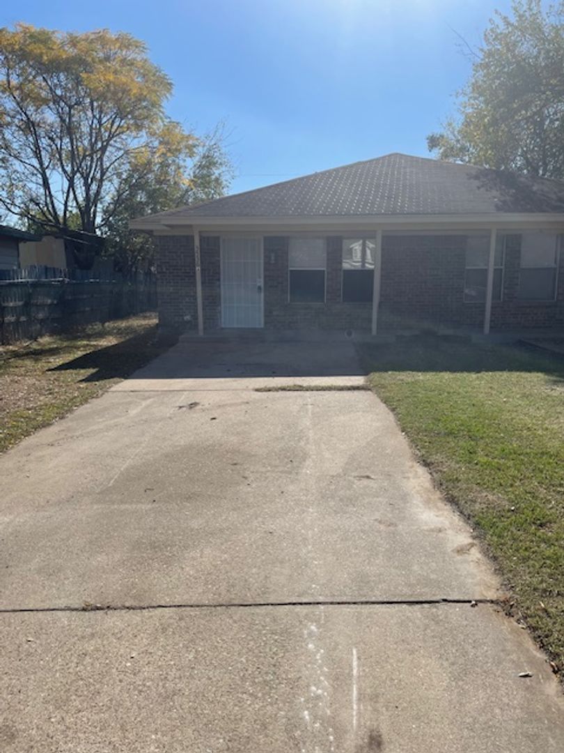 Fort Worth House: 3536 S Littlejohn Ave, Unit A