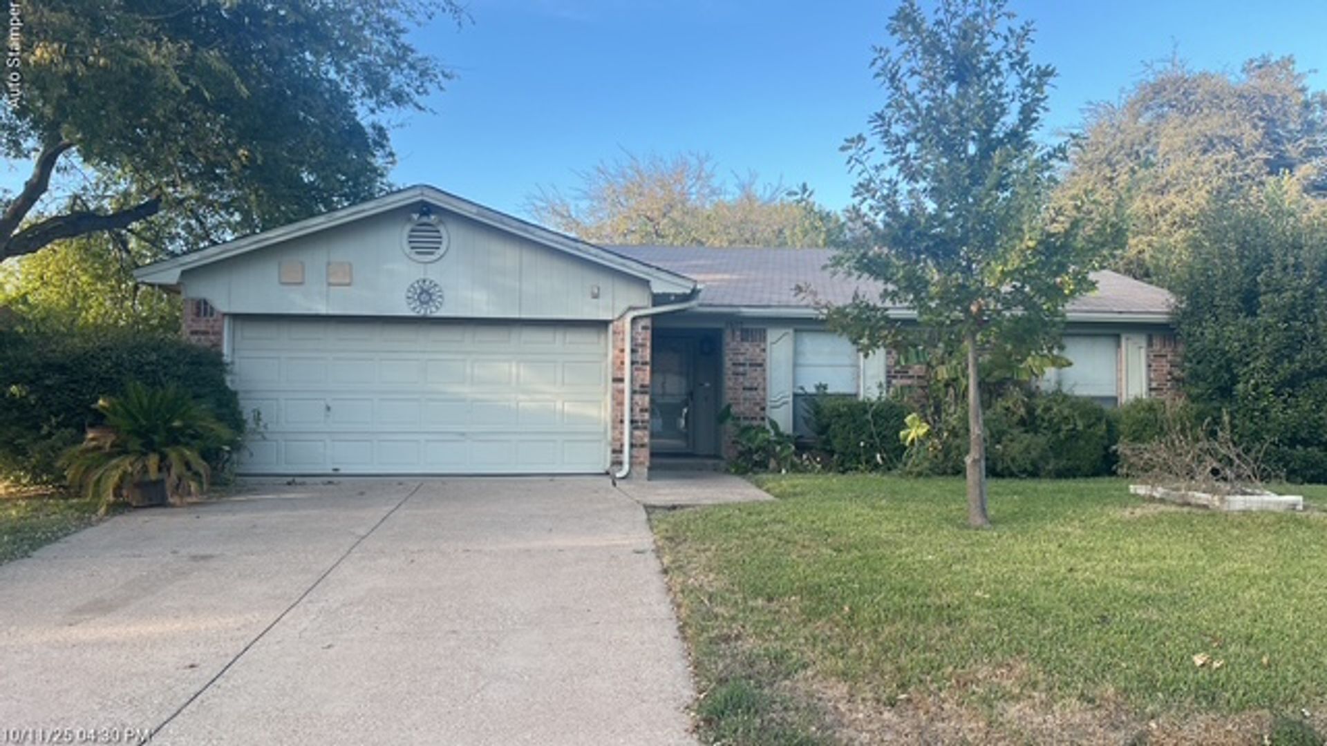 Bedford House: 2605 Willow Bend