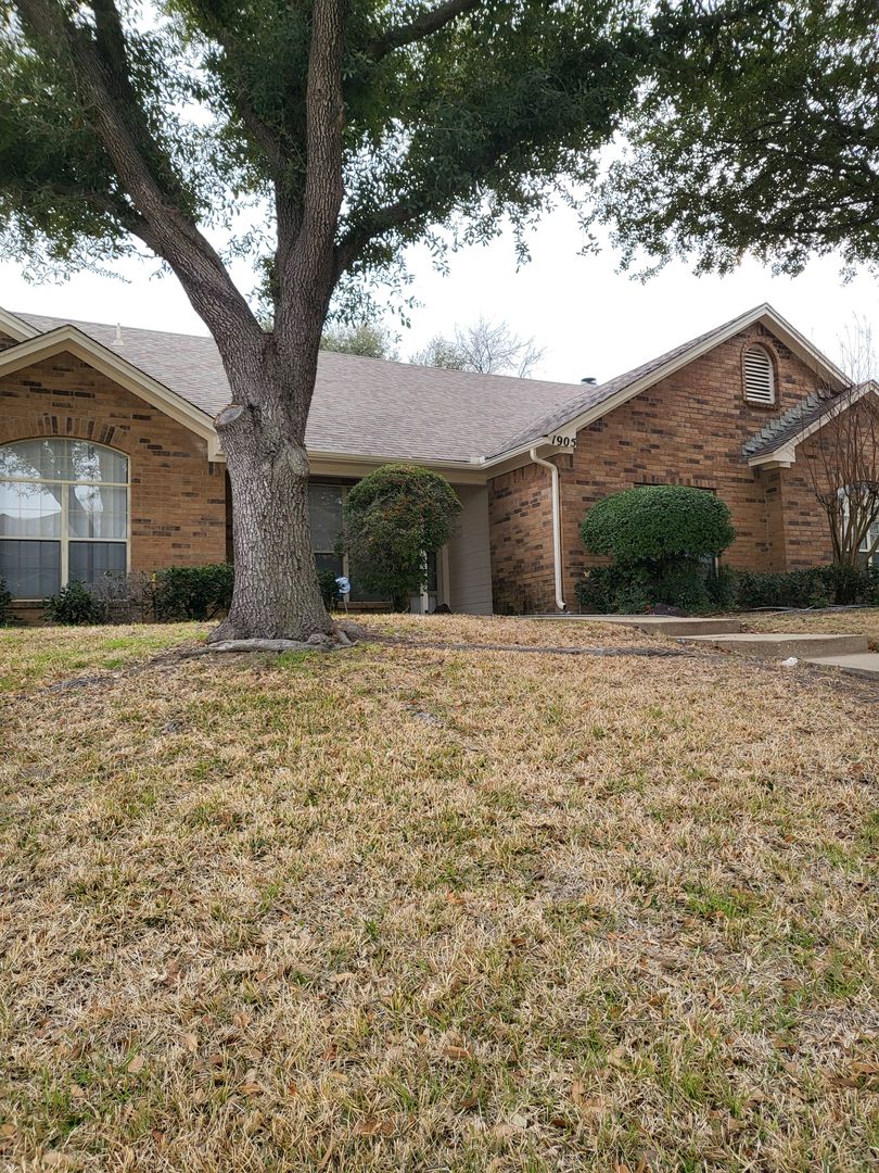 Grand Prairie House: 1905 Libby Lane