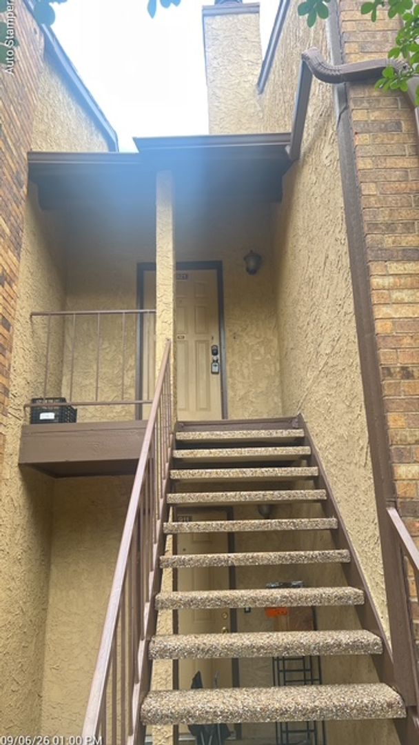 Arlington Condo: 1901 Cloisters Dr # 921