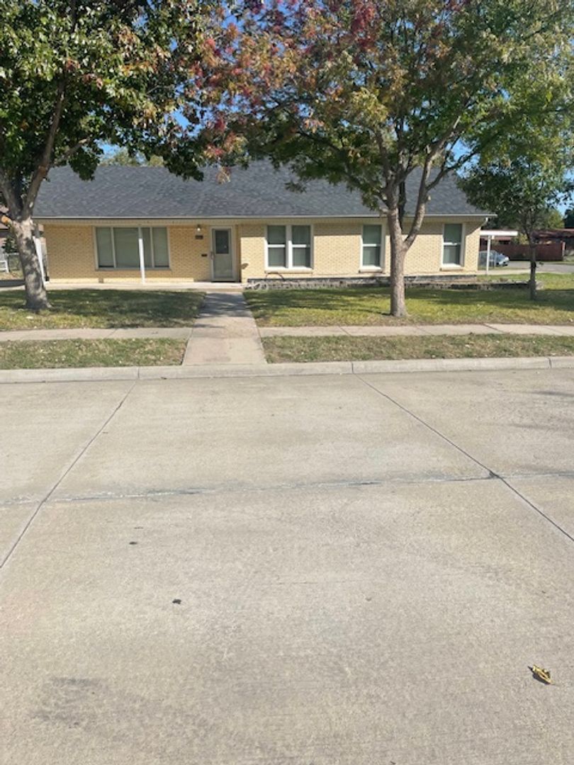 N. Richland Hills House: 4300 Mackey Dr