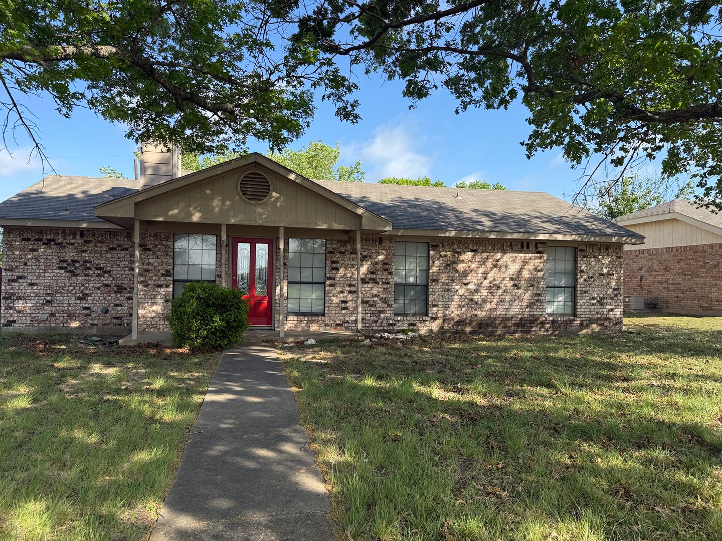 Waxahachie House: 117 Solon Rd