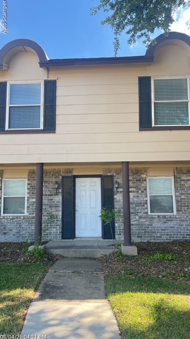 Arlington House: 109 Kevin Ln