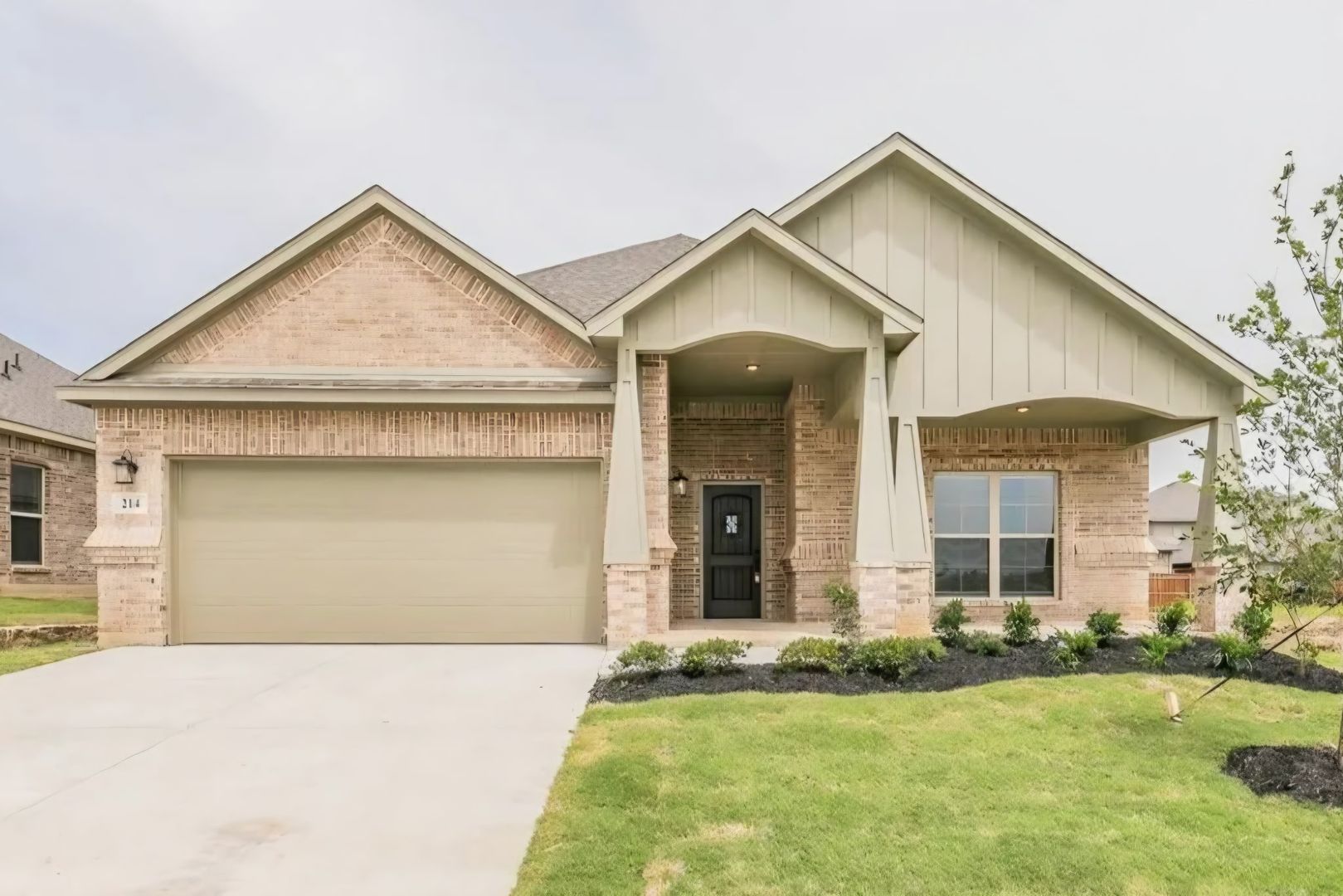 Alvarado House: 214 Navajo Trl