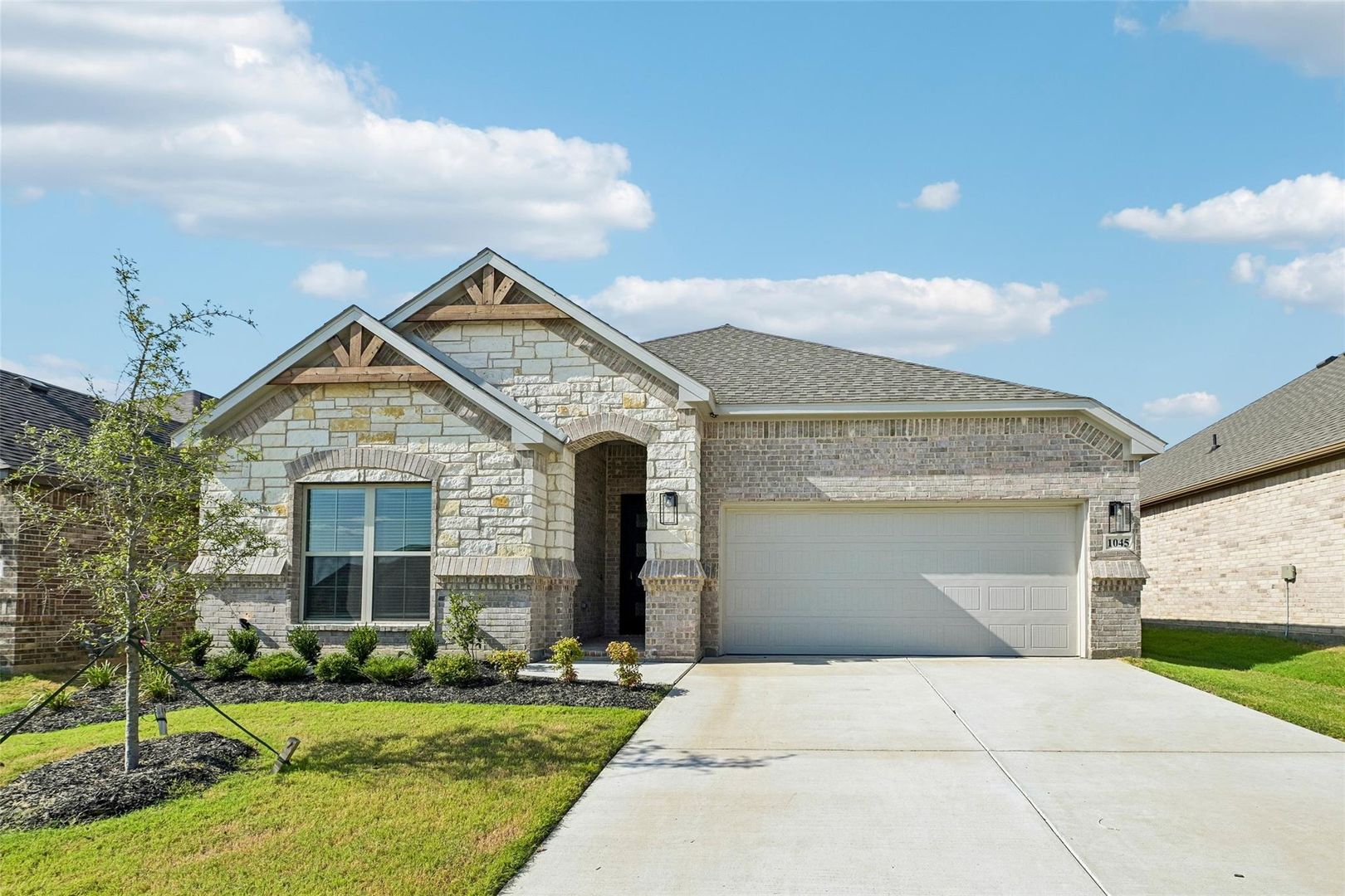Alvarado House: 1045 Nighthawk Tr