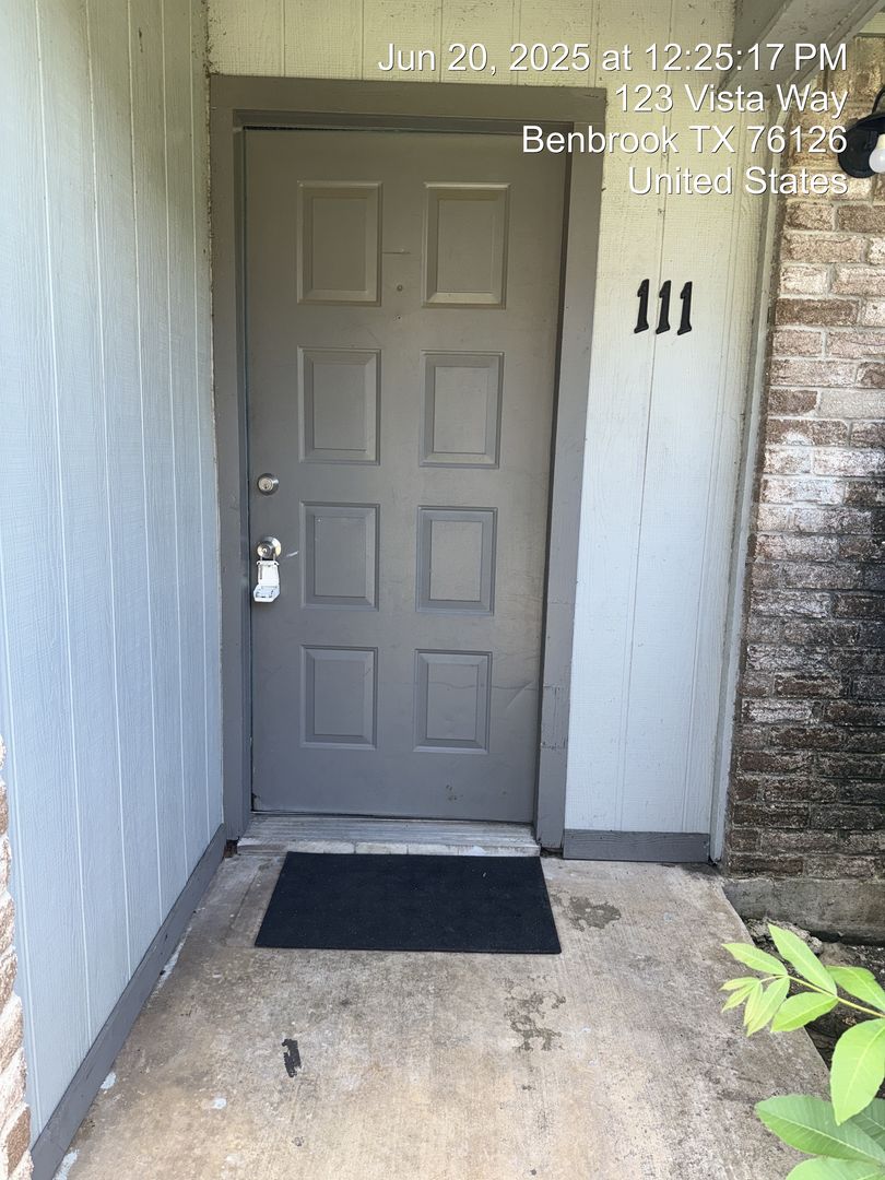 Benbrook House: 111 Vista Way