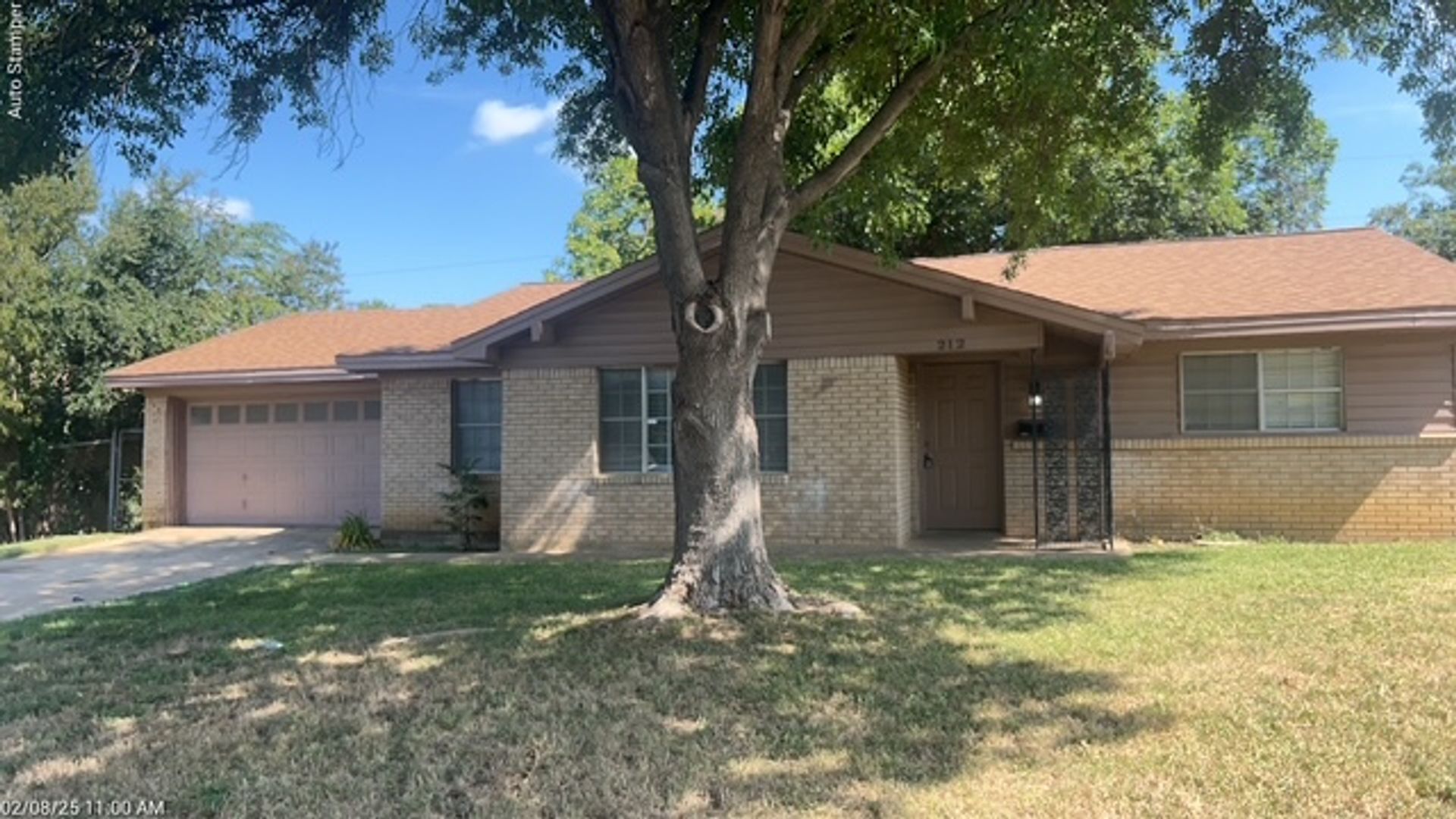 Fort Worth House: 212 Hallbrook Dr