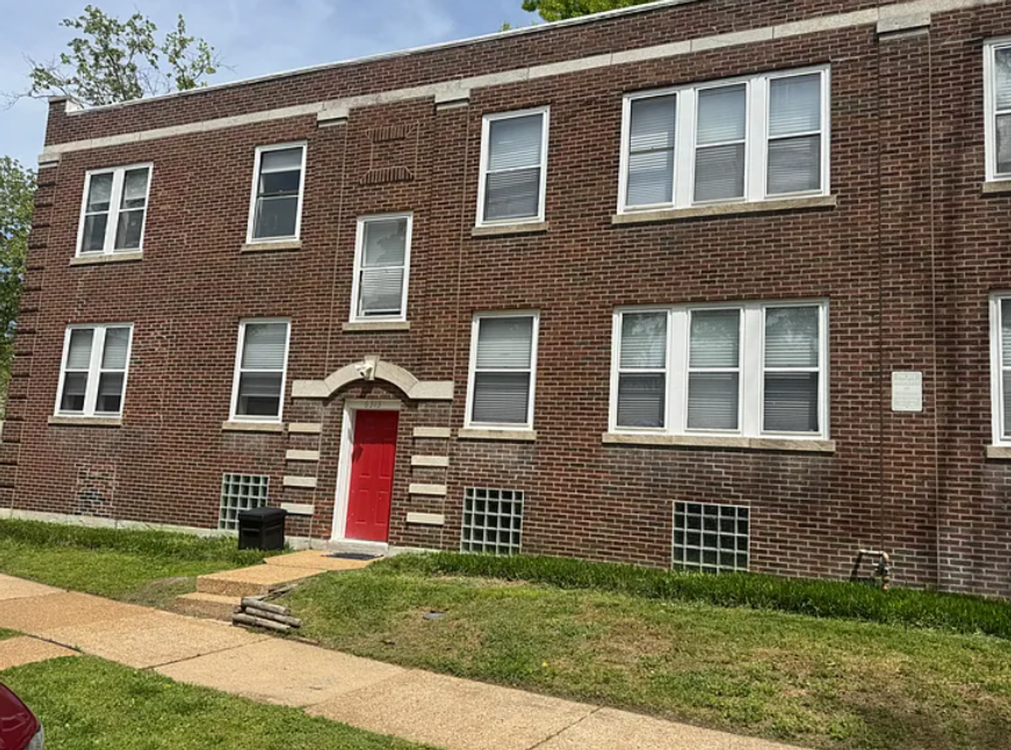 University City Apartment: 6309-13 Cabanne