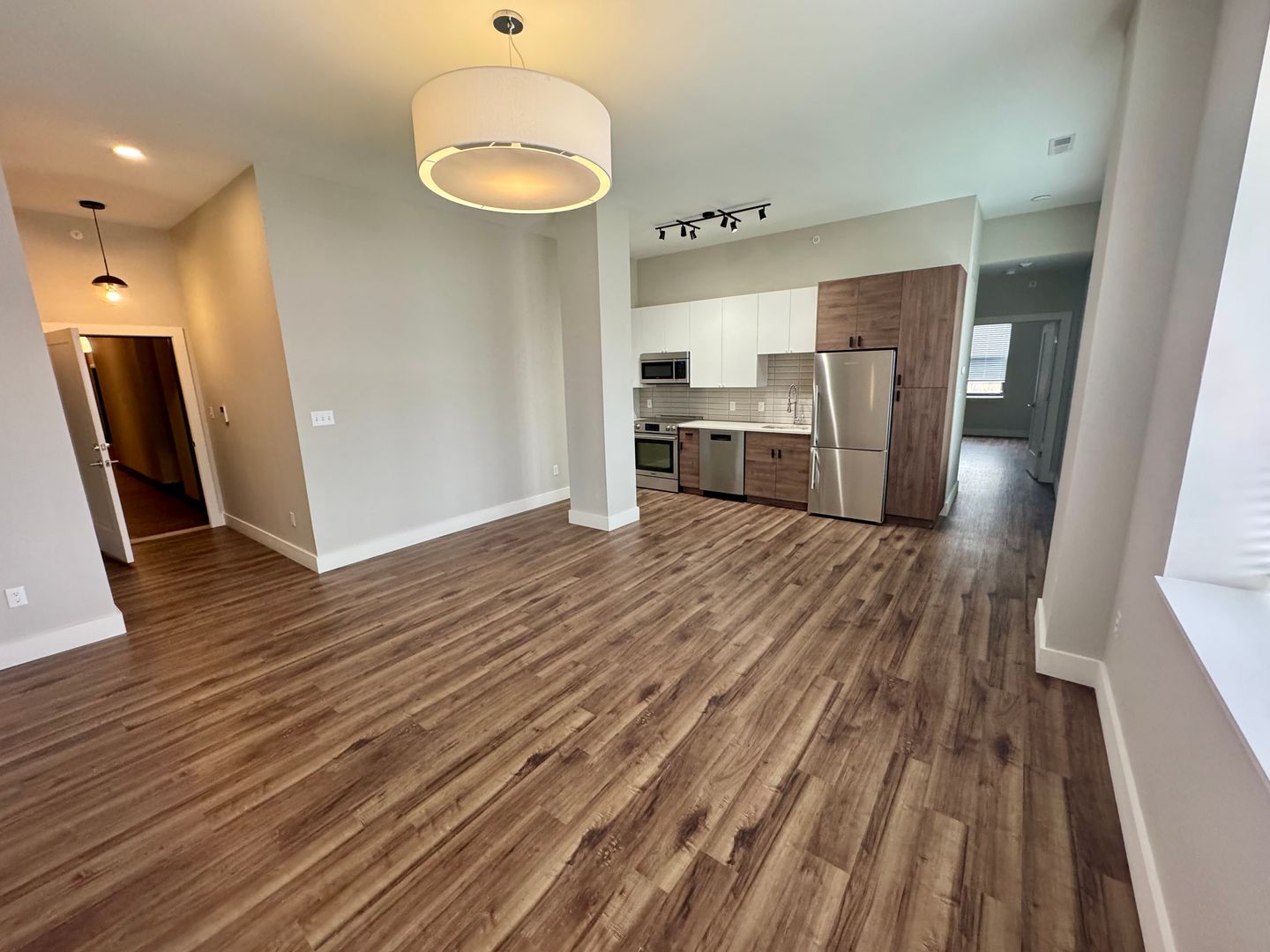 St. Louis Apartment: 415 DeBaliviere Ave