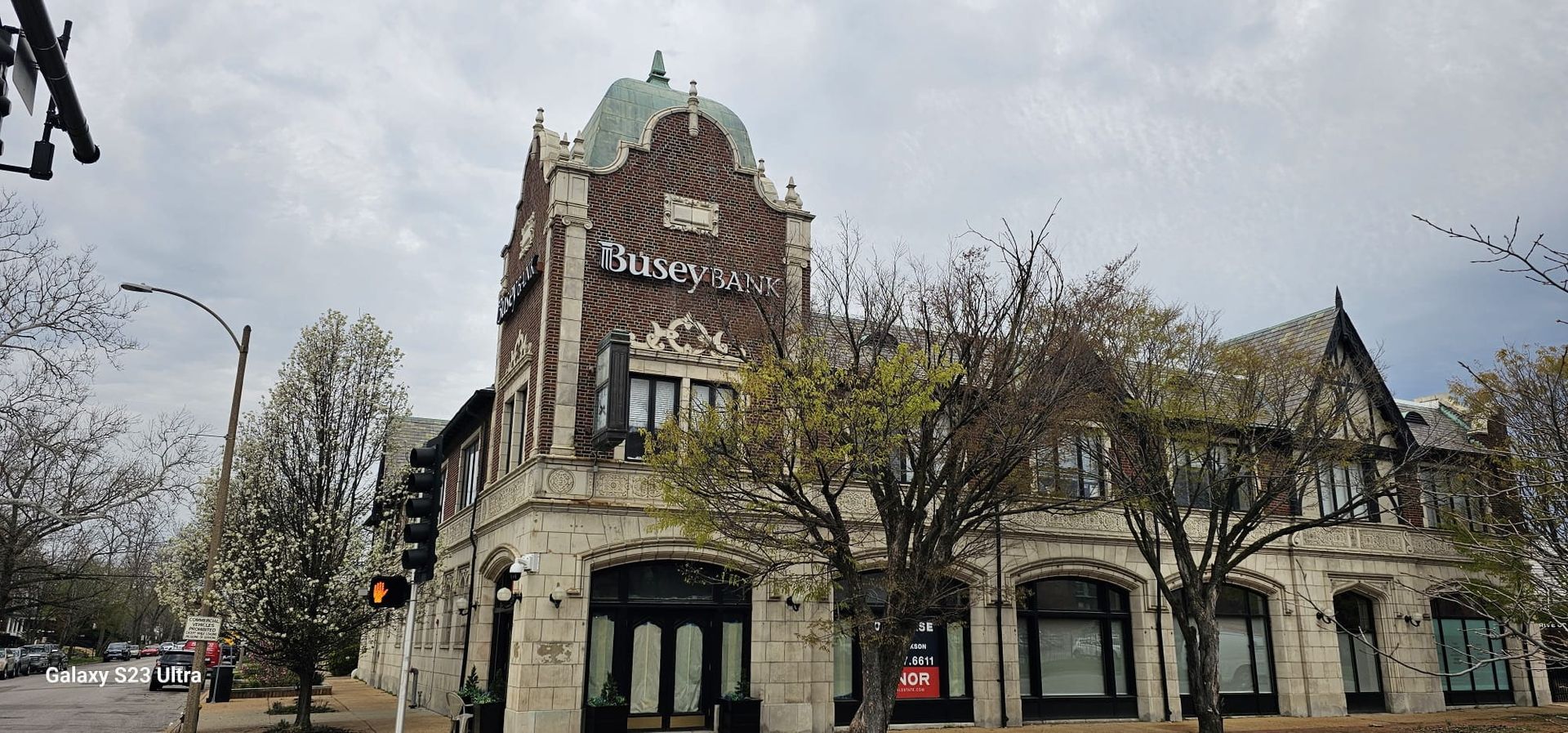 St. Louis Apartment: 415 DeBaliviere Ave