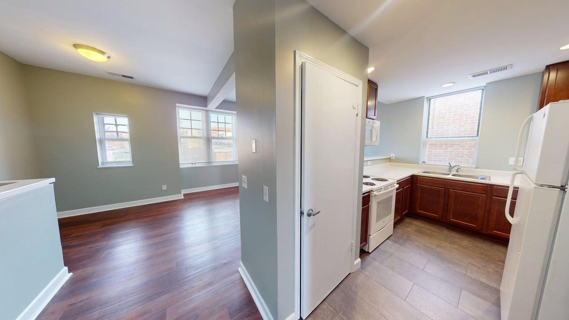 St. Louis Apartment: 1515 S 39th St