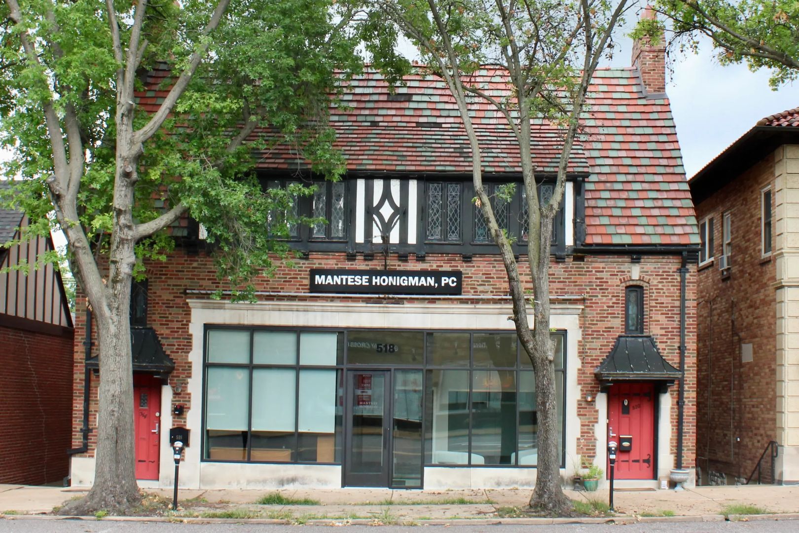 Clayton Apartment: 514-520 S Hanley Rd