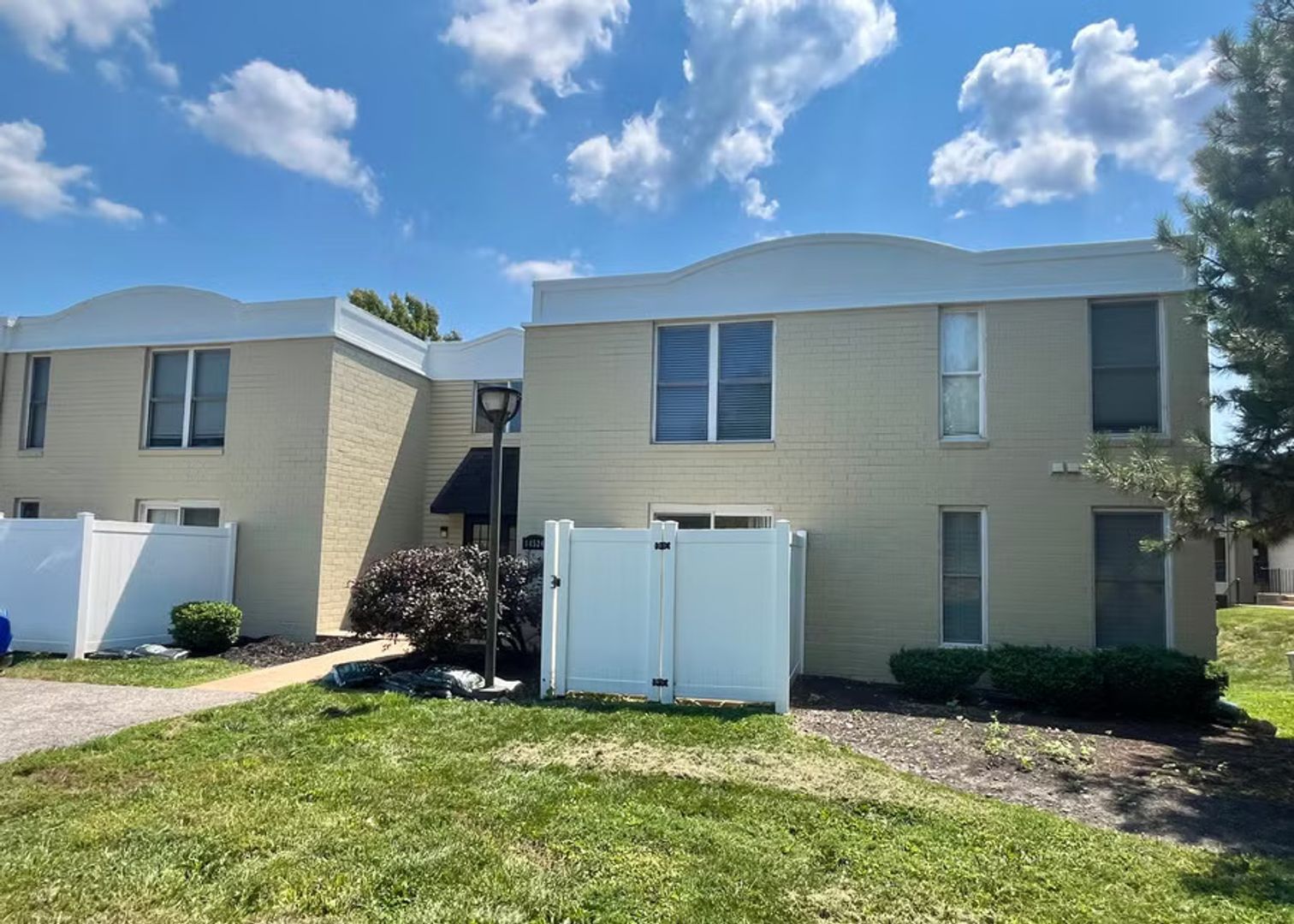 Chesterfield Apartment: Cazado Dr