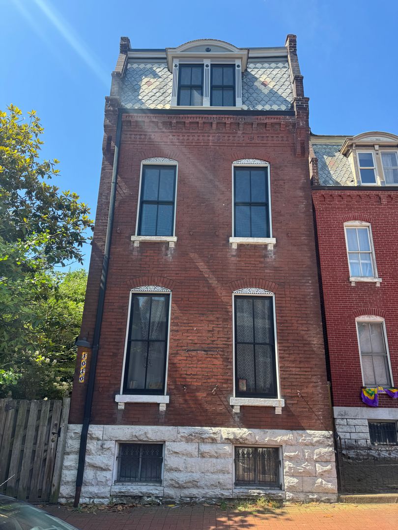 Saint Louis Apartment: 1008-1010 Allen Ave