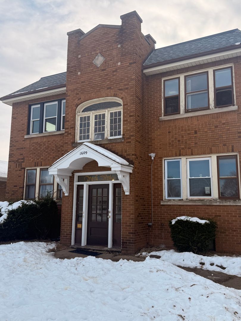 Rockford Apartment: 1609 17th Ave