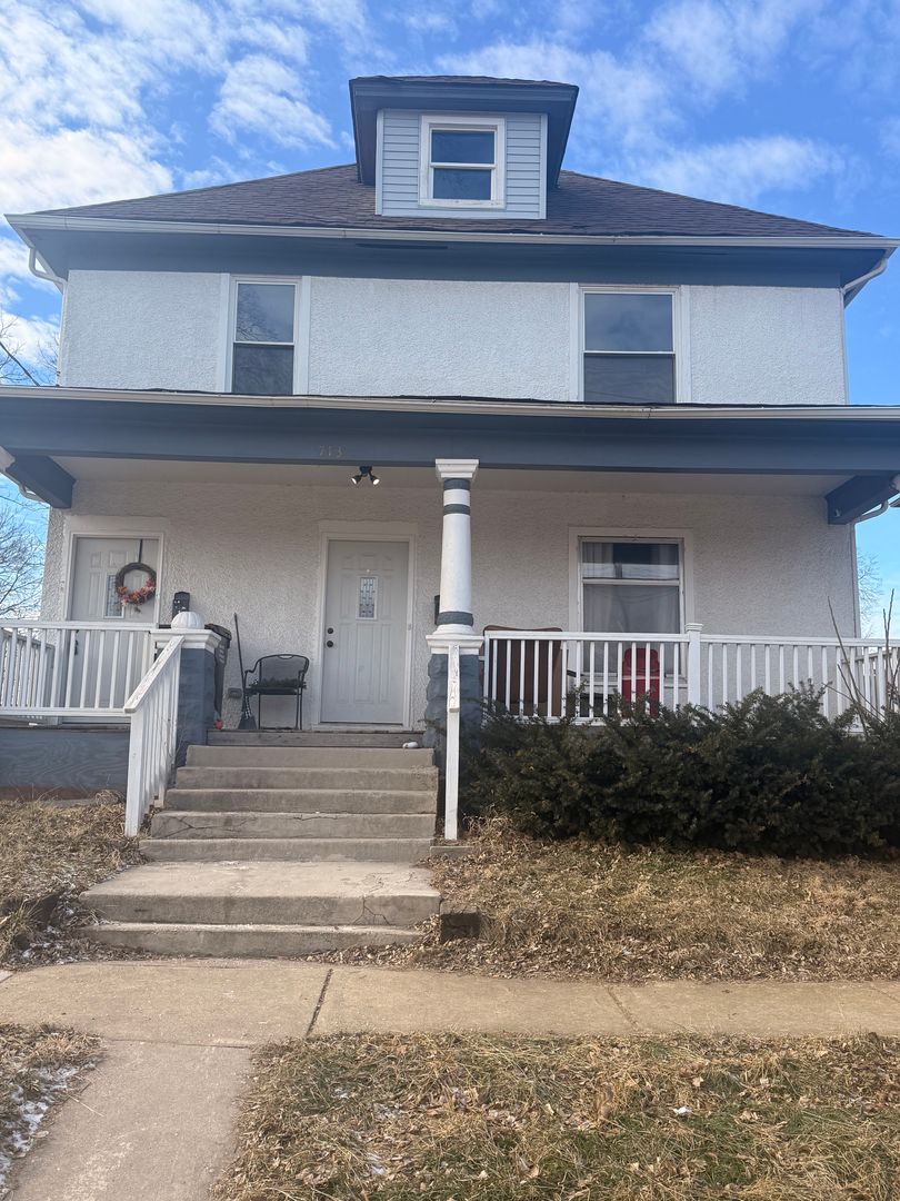 Rockford Apartment: 713 S 4th St