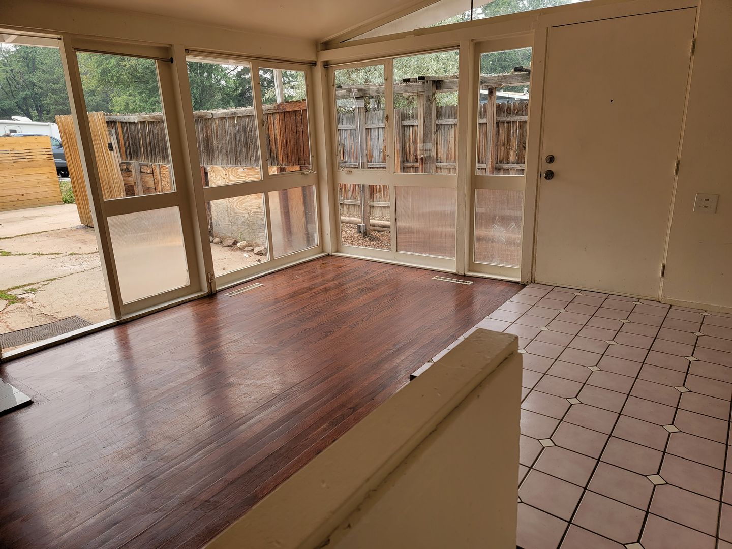 Denver House: 2340 S Newton St