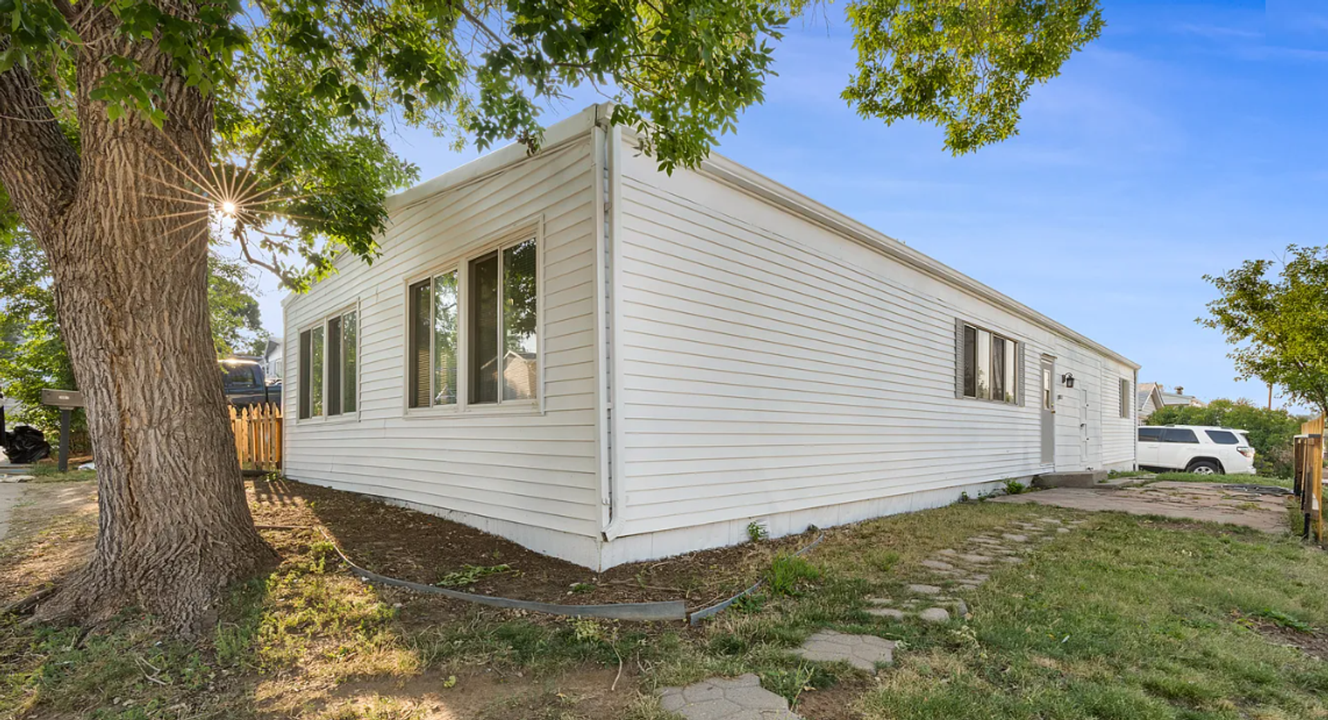 Denver House: 2001 Moselle St