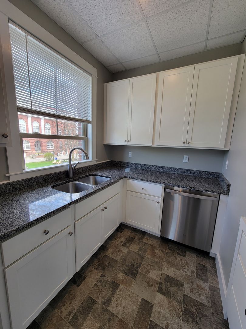 Waterville Apartment: 28 Common Street
