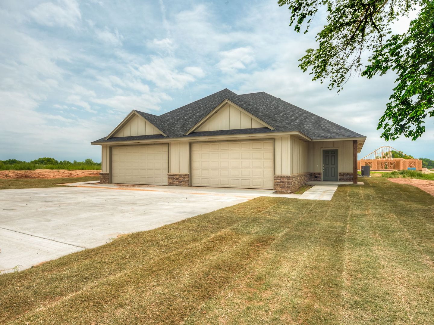 Noble Apartment: 3360 Cemetery Road