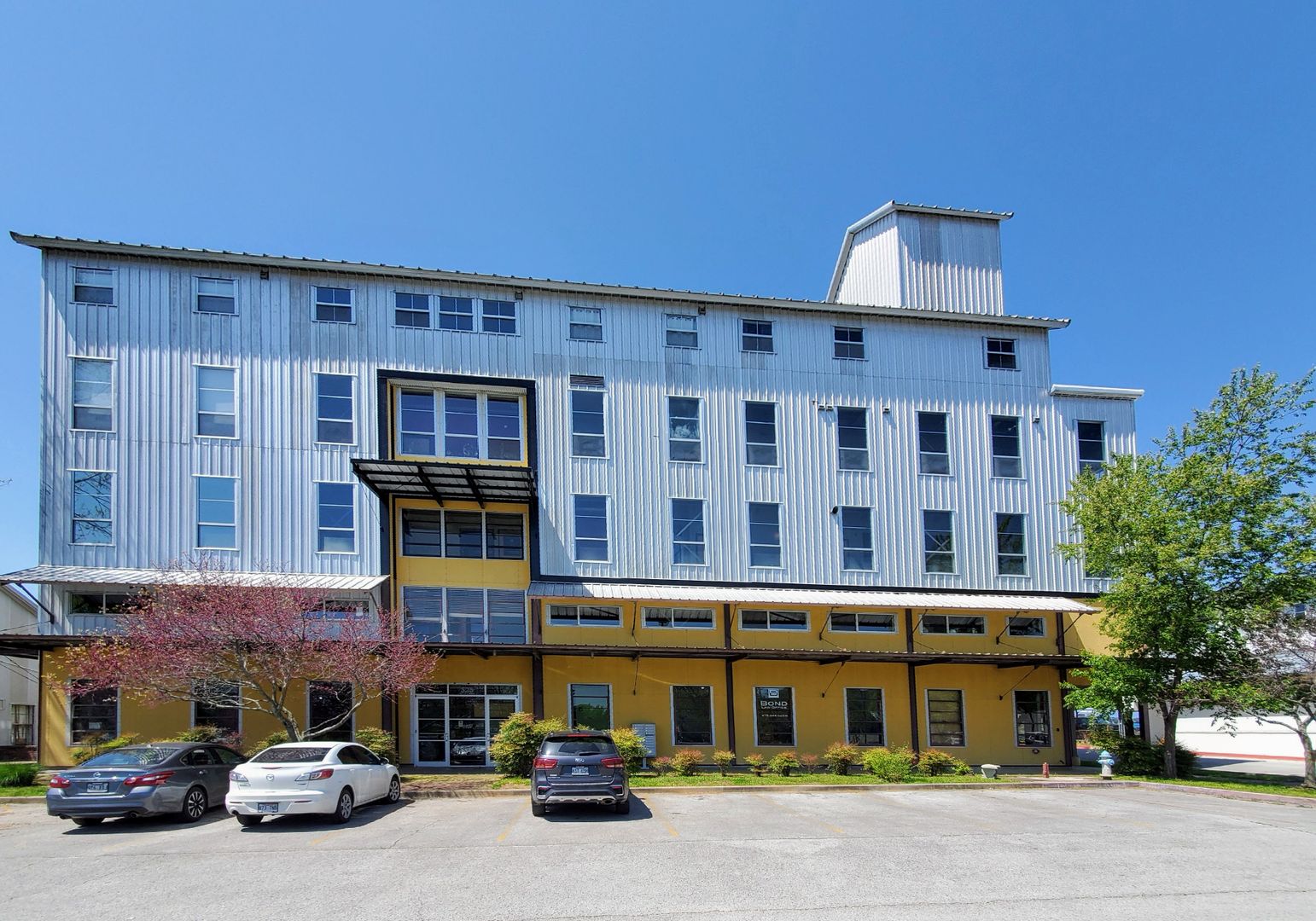Fayetteville Apartment: 525 S. School Avenue