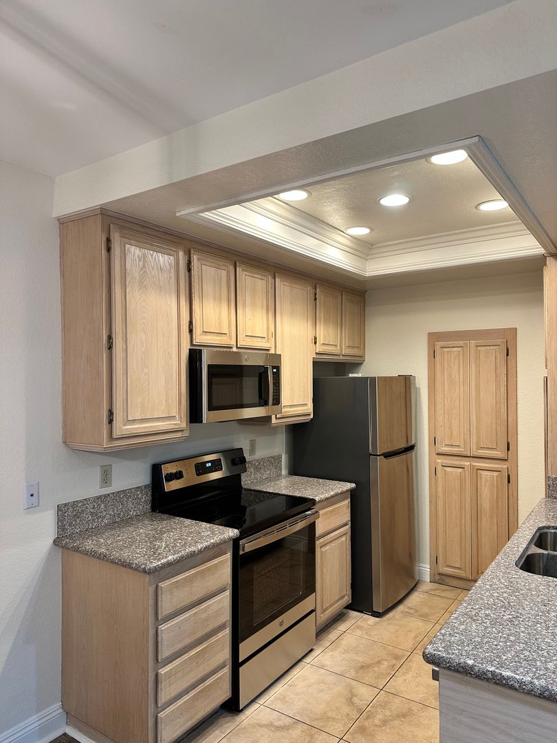Lake Forest House: 20702 El Toro Rd , 323- building 22