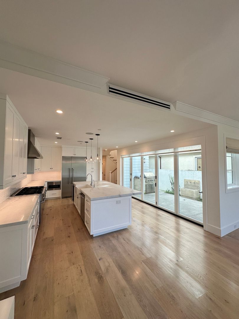 Corona Del Mar Townhome: 514 Avocado Avenue