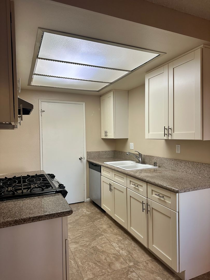 Orange Apartment: 2659 North Canal Street