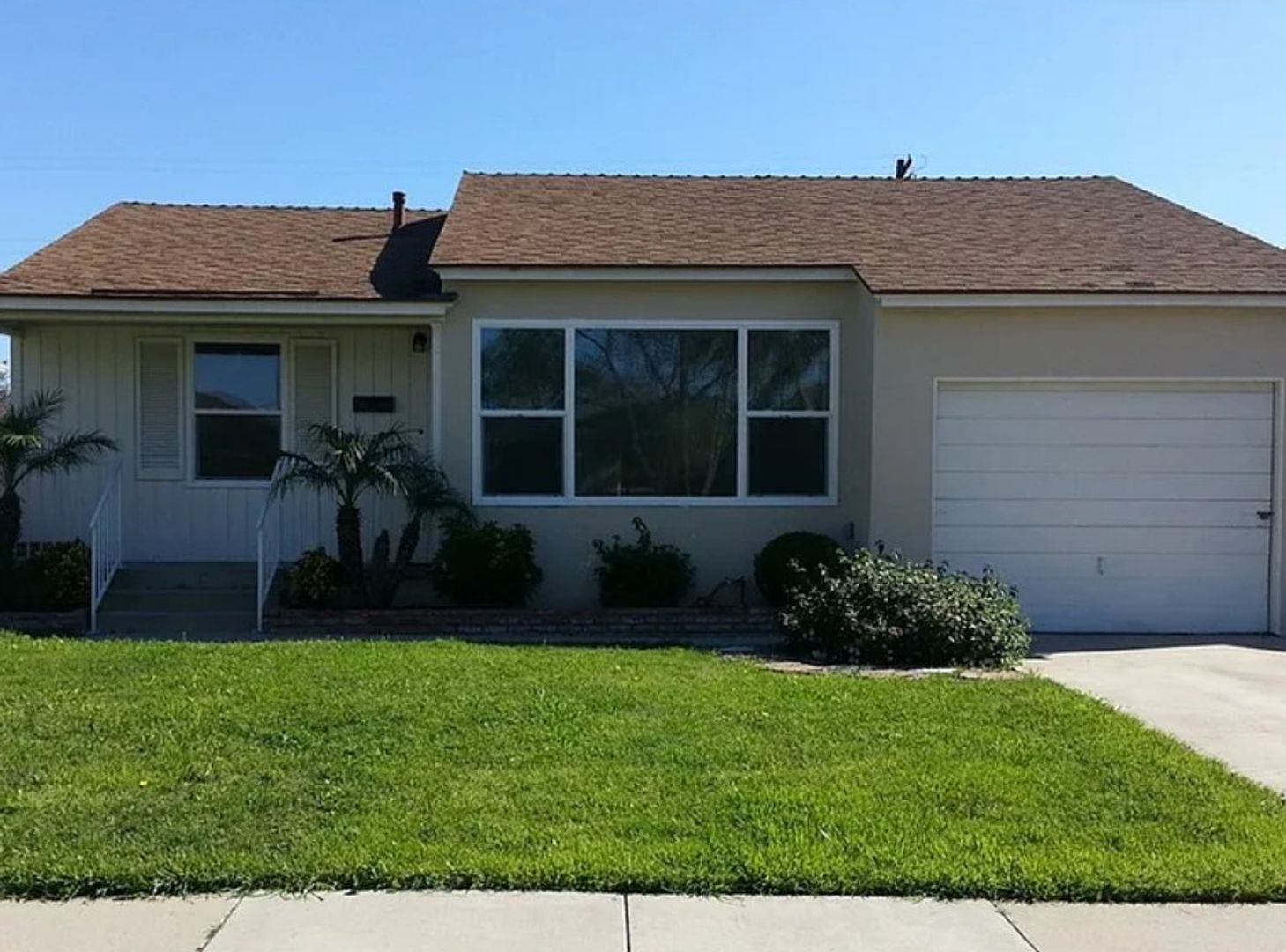Lakewood House: 5712 Lorelei Ave